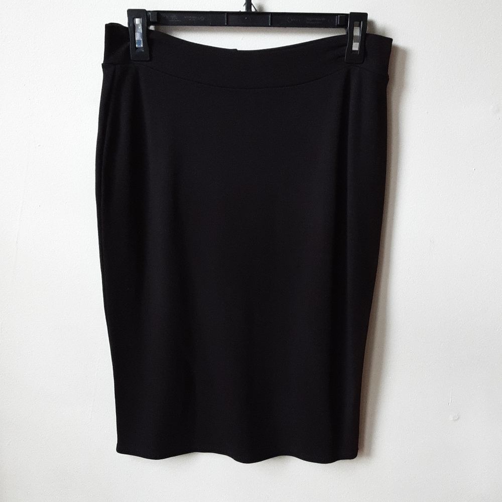 "The Slim Skirt" knee length stretch pencil skirt.